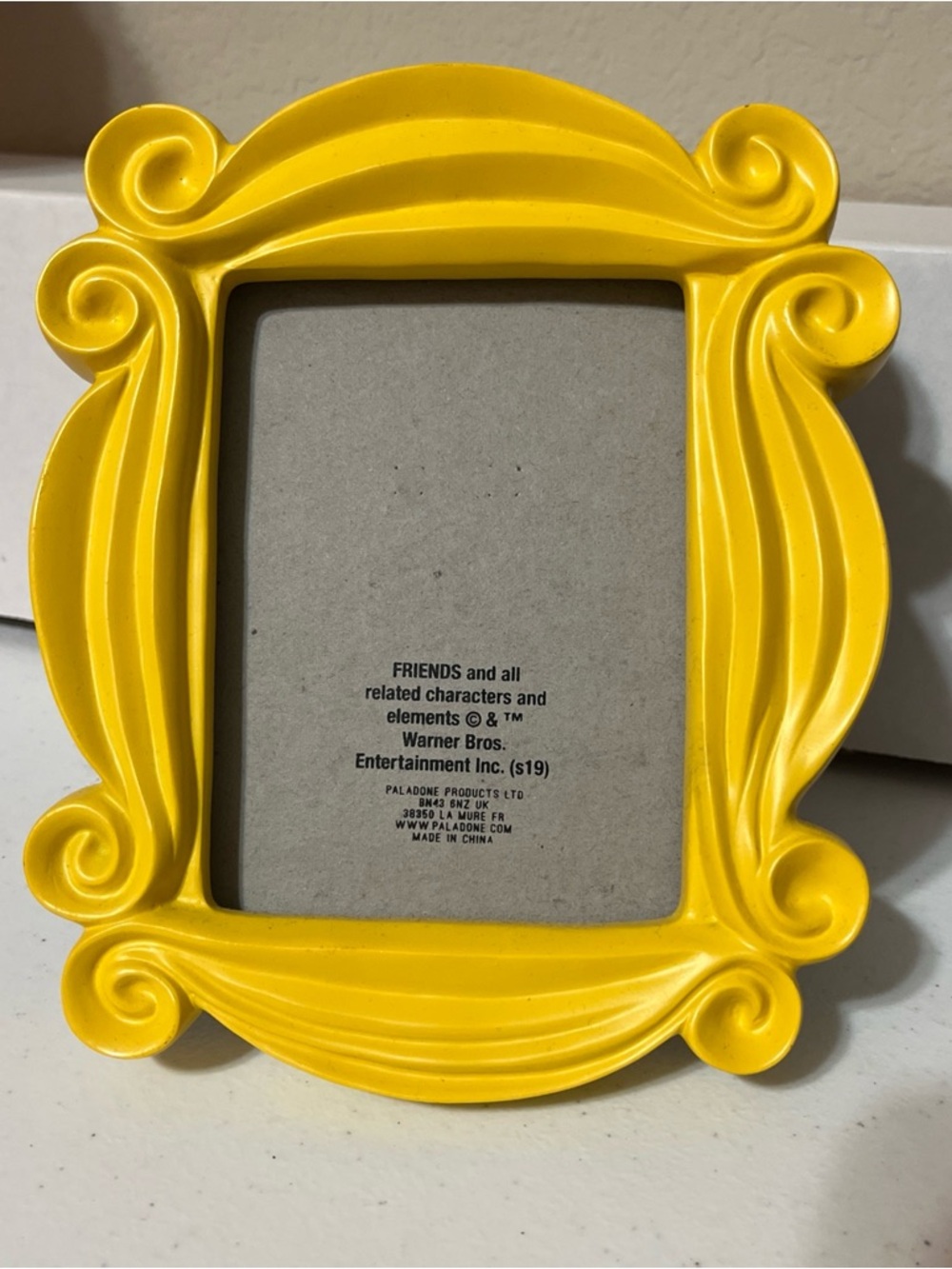 Friends 7” Peephole Frame Picture Photo Yellow Hang or Stand New No Box